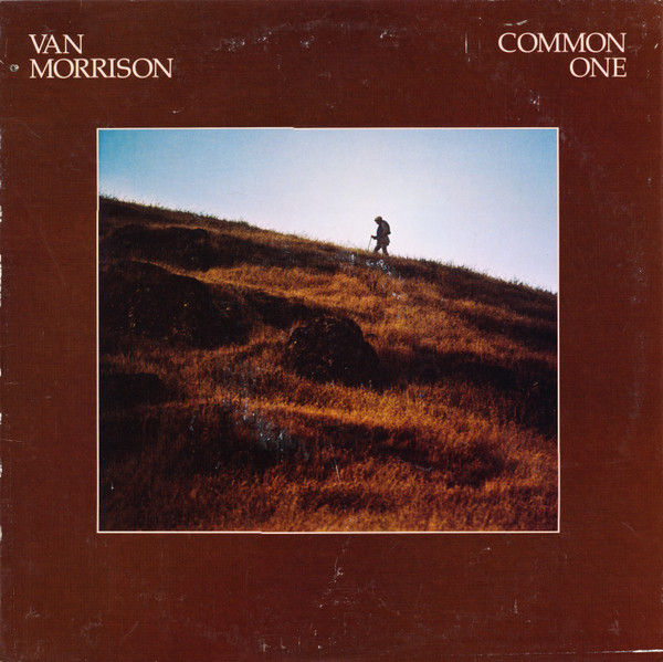 Copertina di Common One di Van Morrison: uomo solitario su una collina