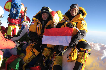 SUMMIT EVEREST.JPG.jpg
