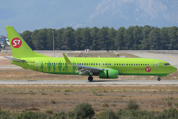 RA-73668 738 S7.jpg