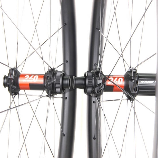 Thumbnail: Aramis Carbon Gravel 33/240s wheel set