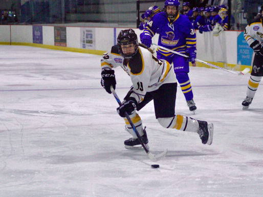 Women’s ice hockey shuts out MCLA