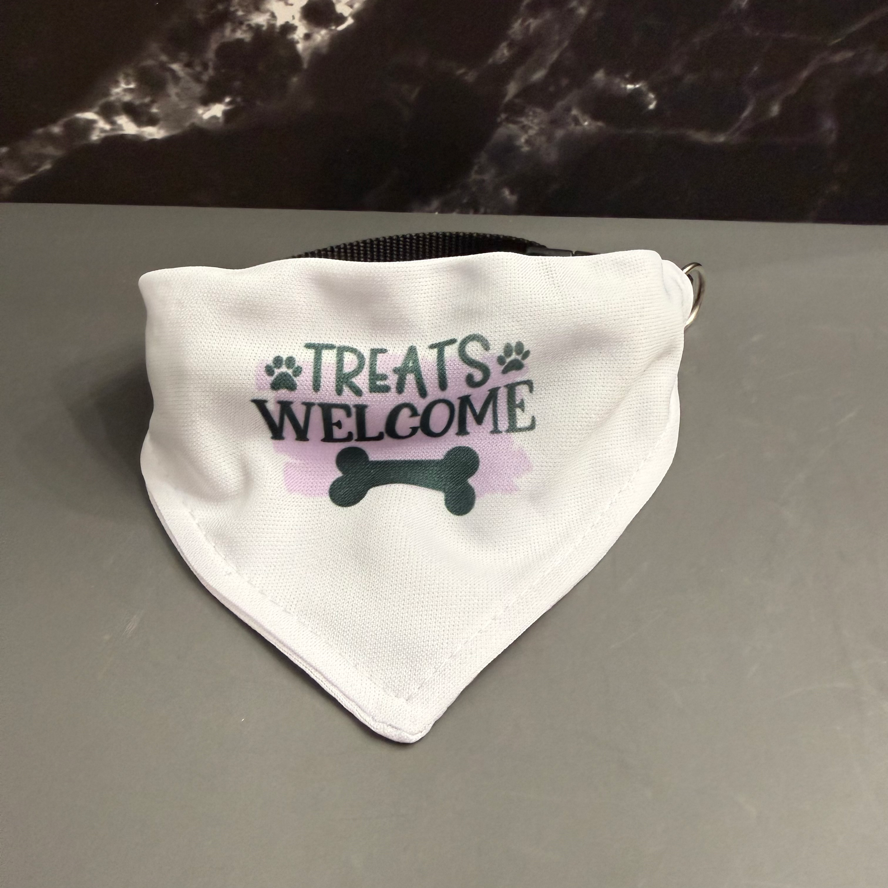 Treats Welcome - M