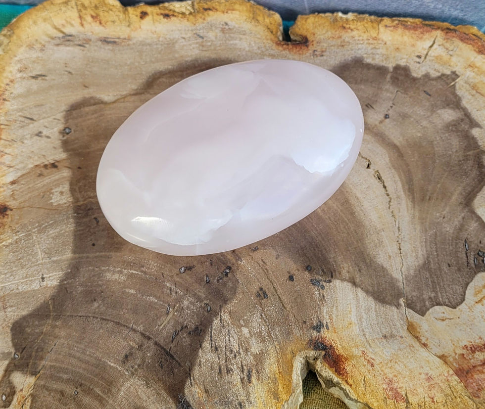 Mangano Calcite Palm Stone