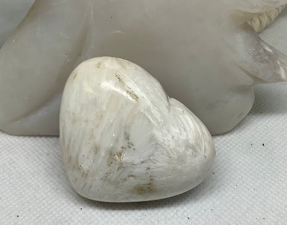 Thumbnail: Scolecite Heart 