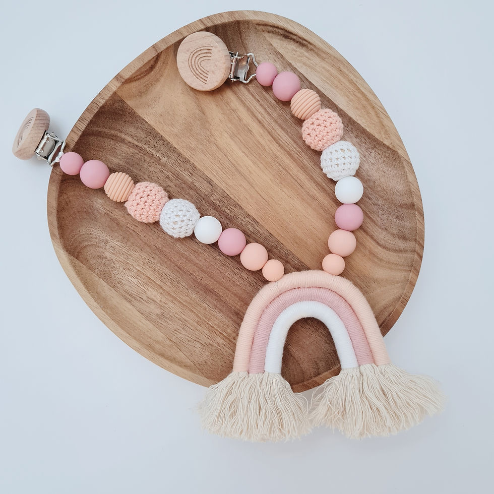 Wagenkette Kinderwagenkette Maxi Cosi Anhänger Babygeschenk Geburtsgeschenk Erstausstattung Makramee Regenbogen