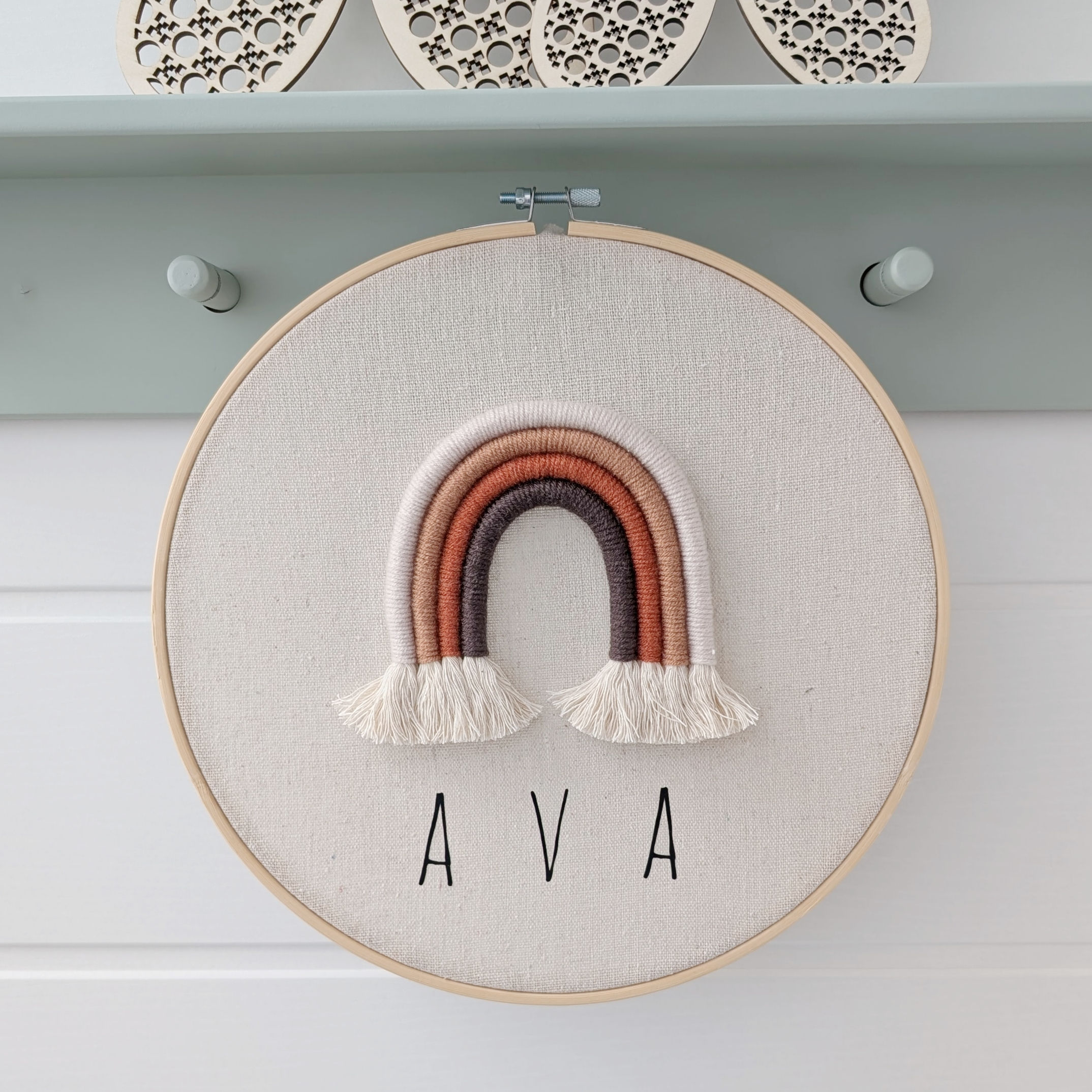 Stickrahmen mit "Regenbogen", personalisierbar mit Farben und Namen