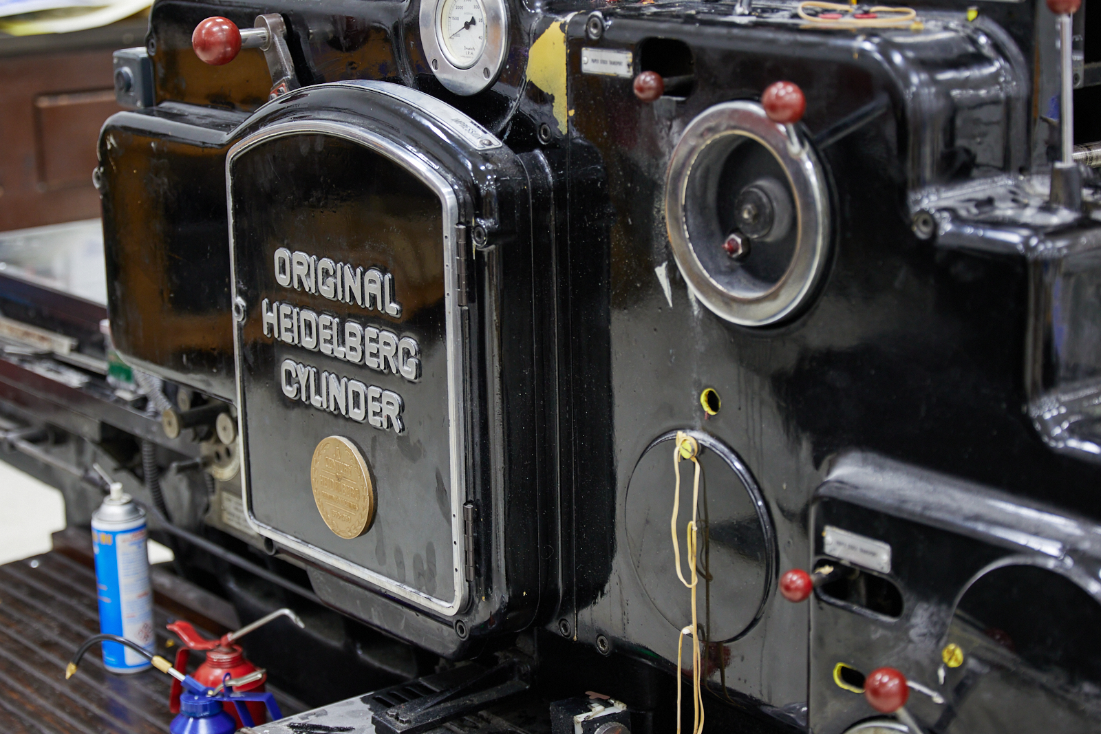 Heidelberg cylinder press used for foil stamping and embossing finishes