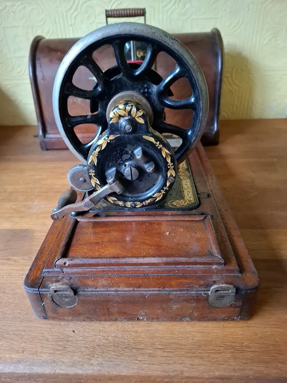 Thumbnail: Antique Singer Hand Crank Sewing Machine Model 28k From 1900