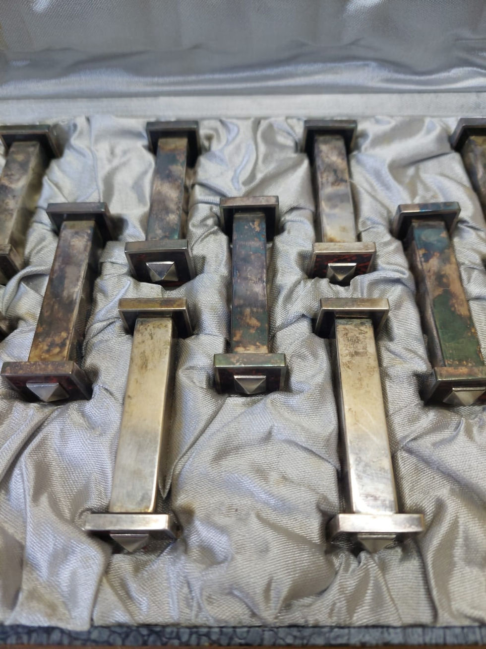 Thumbnail: Boxed Set Of 12 Vintage French Original Art Deco Cutlery Rests