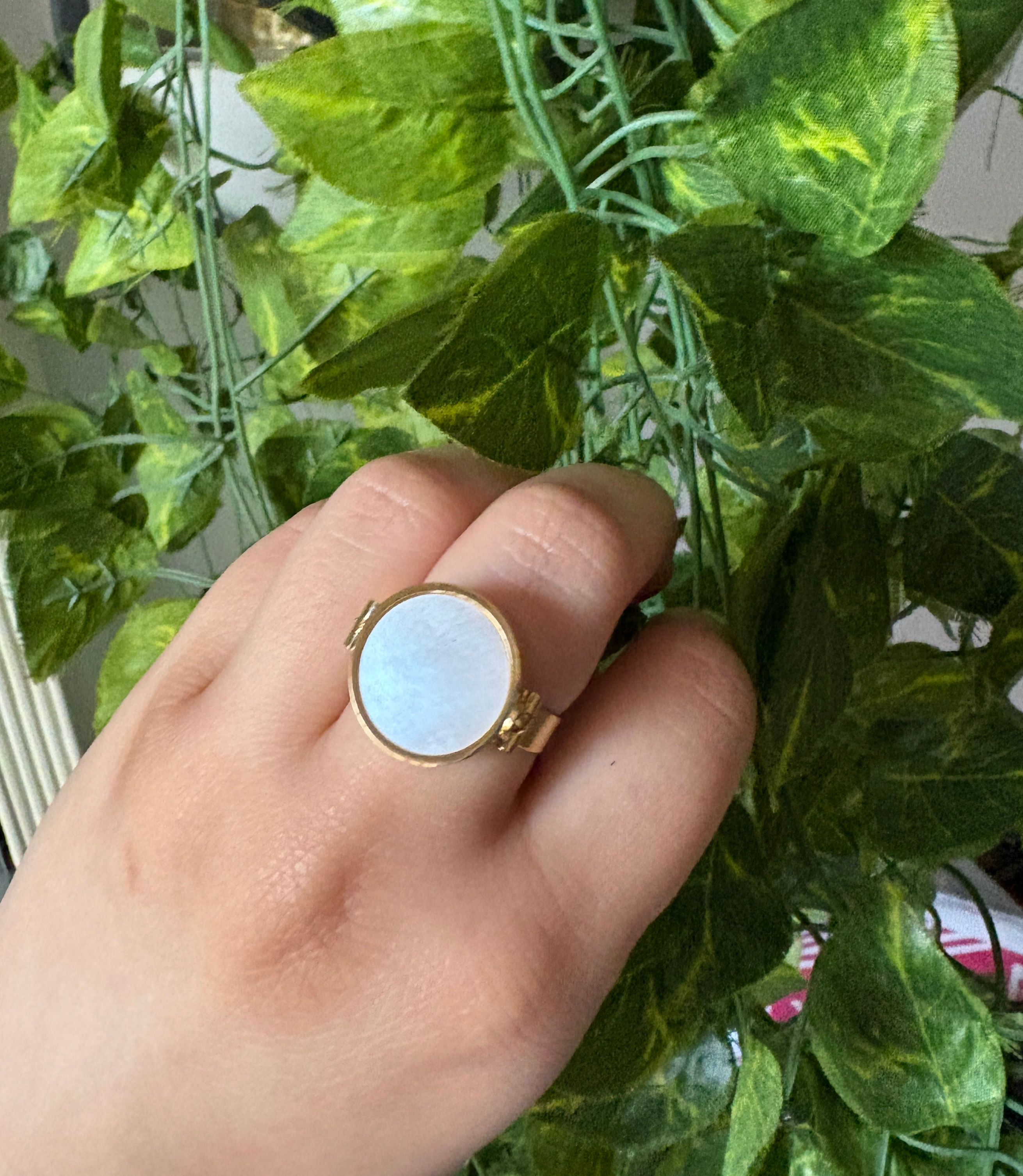 Mother Of Pearl Lip Balm Ring