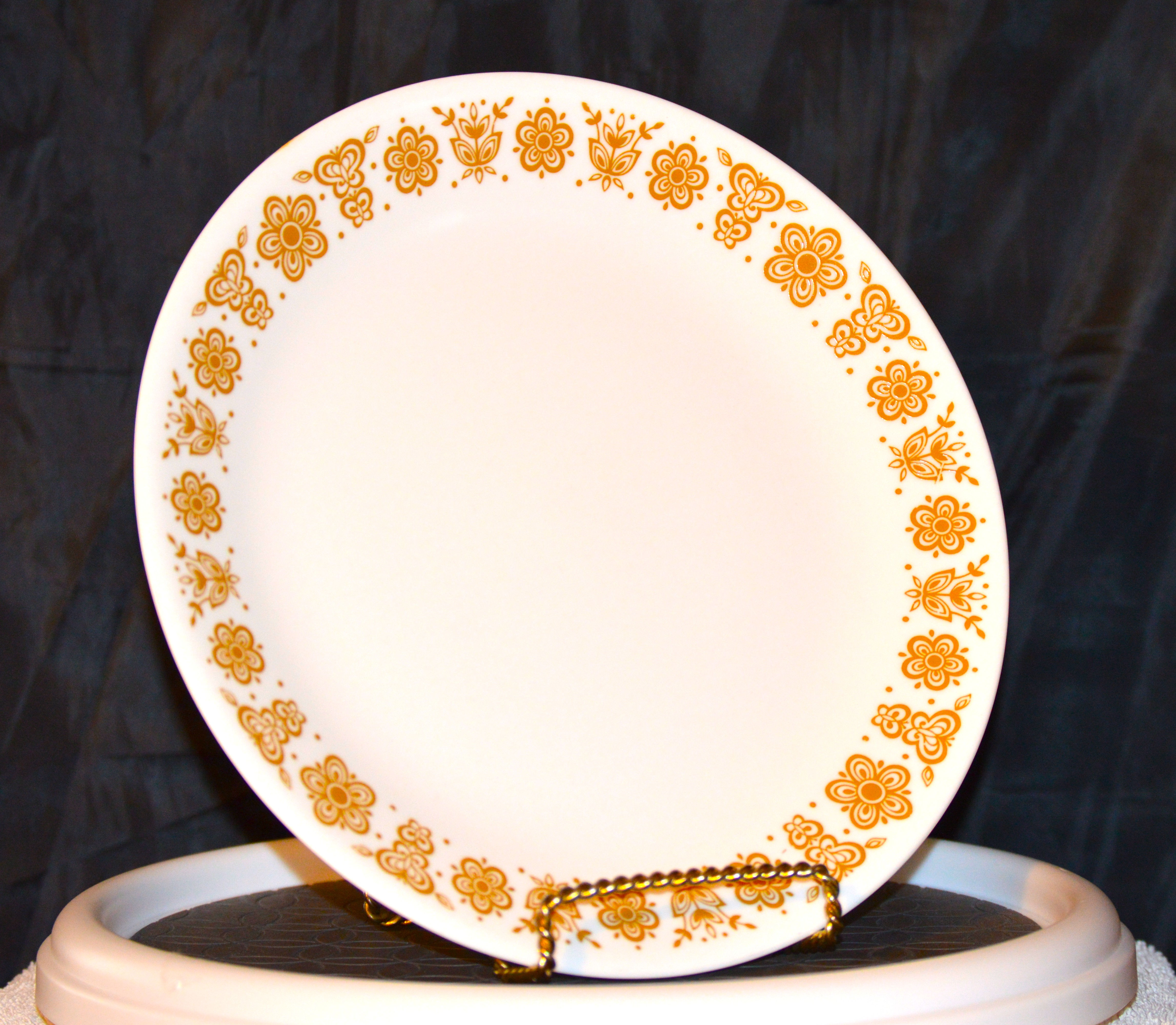 Butterfly Gold Dinner Plate-Front