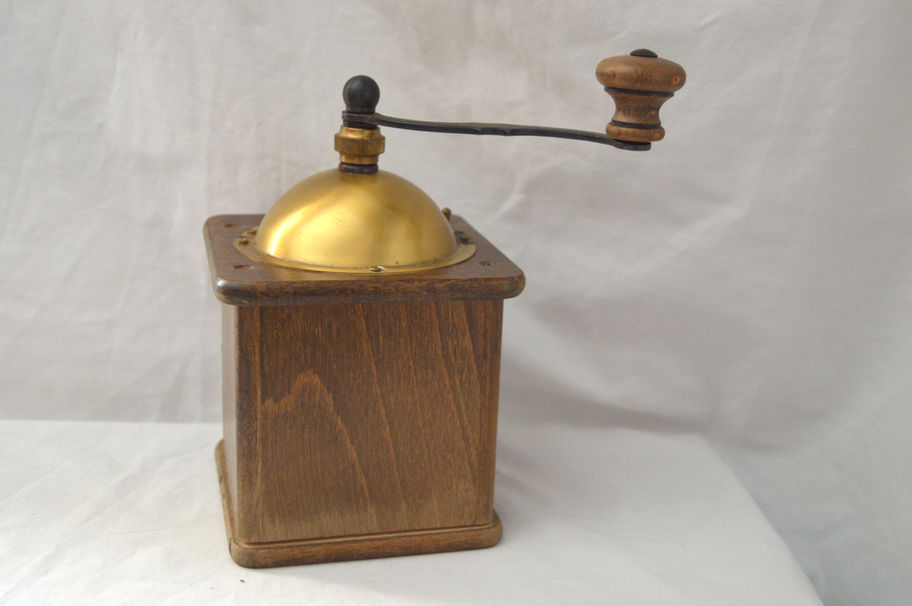 Vintage Zassenhaus Model 154 Manual Coffee Grinder smooth round edges a conical brass finished top hopper with wooden knob-R