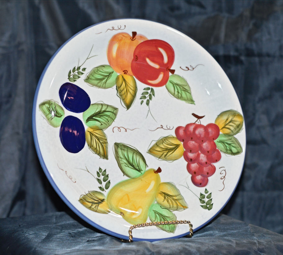 Vintage Oneida Dinner Plate-Vintage Fruit Pattern Hand-Painted Vibrant Apples, Pears, Grapes and blue ring around edge-Front
