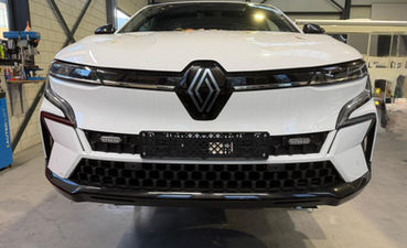 Grill flitsers gemonteerd op Renault