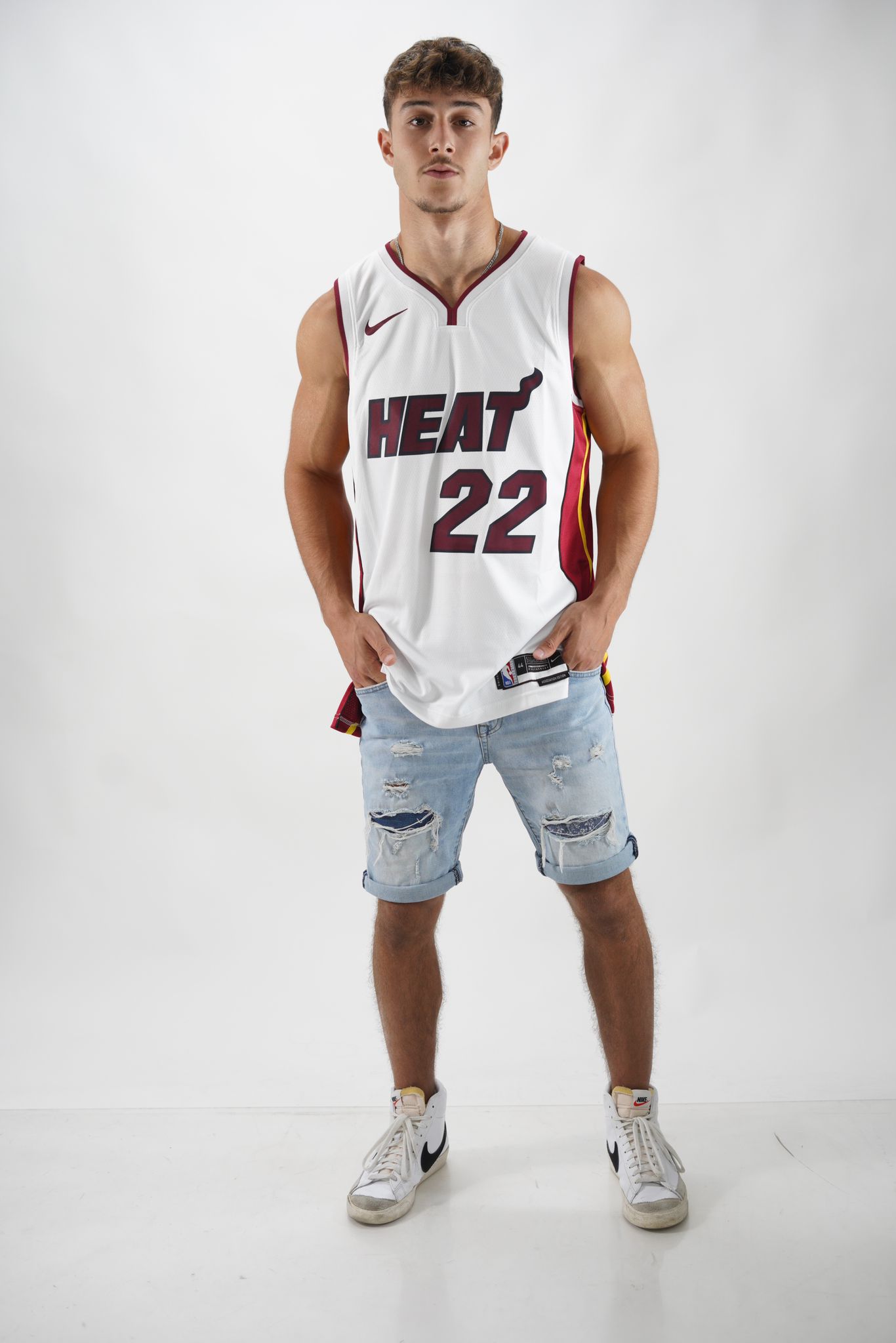 גופיית NBA מיאמי היט – ג’ימי באטלר (לבנה)