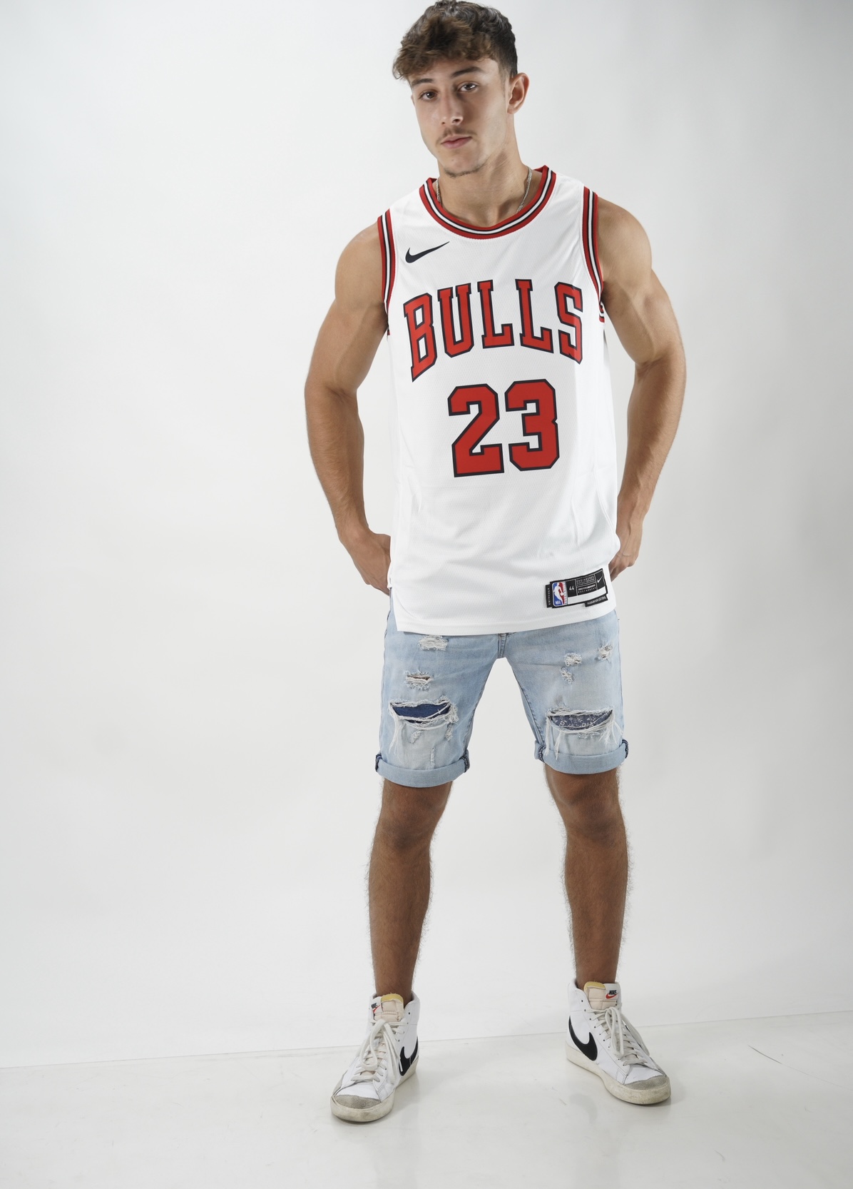 גופיית NBA שיקגו בולס – מייקל ג’ורדן (לבנה)