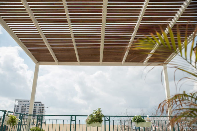 פרגולה דמוי עץ.jpg