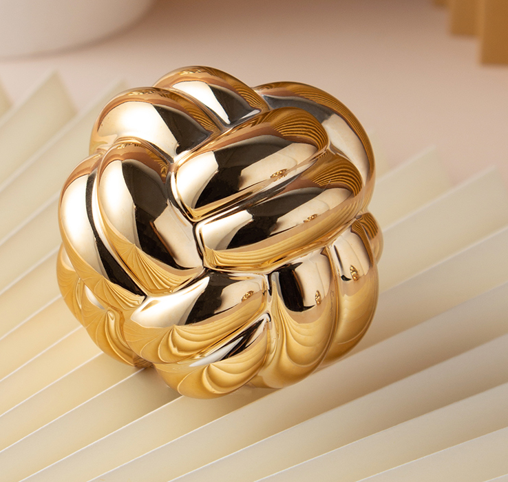 Thumbnail: Awọn iṣẹ-ọnà seramiki ti o wuyi awọn ohun ọṣọ bọọlu goolu