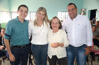 Prefeitura e Instituto Rosentino Bispo entregam próteses dentárias para 160 idosos