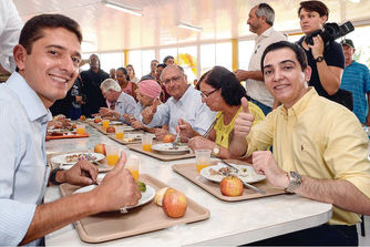Autoridades participam do almoço de inauguração do restaurante Bom Prato