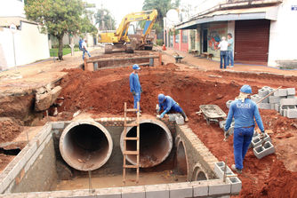 Obras de drenagem para reduzir alagamento da Avenida 43 seguem para segunda etapa