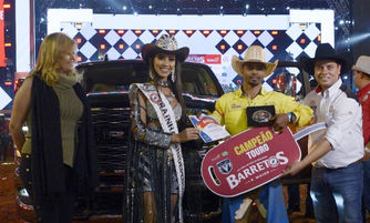Goiano Daniel Batista é campeão do Barretos International Rodeo