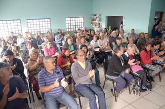 Cento e sessenta idosos ganham próteses dentárias em Barretos