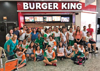Jovens do CEMEJA realiza 
passeio com a ajuda de campanha