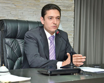 Prefeito atende pedido de Leandro Anastácio e prorroga vencimento do IPTU 2018