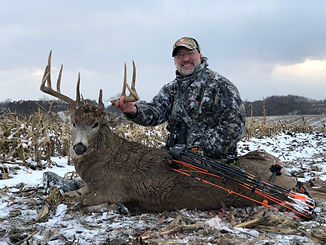 Iowa Whitetail Bow Kill MDL Outfitters.j