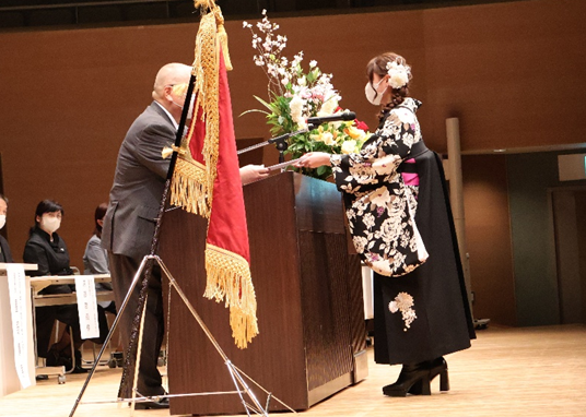 卒業記念品贈呈