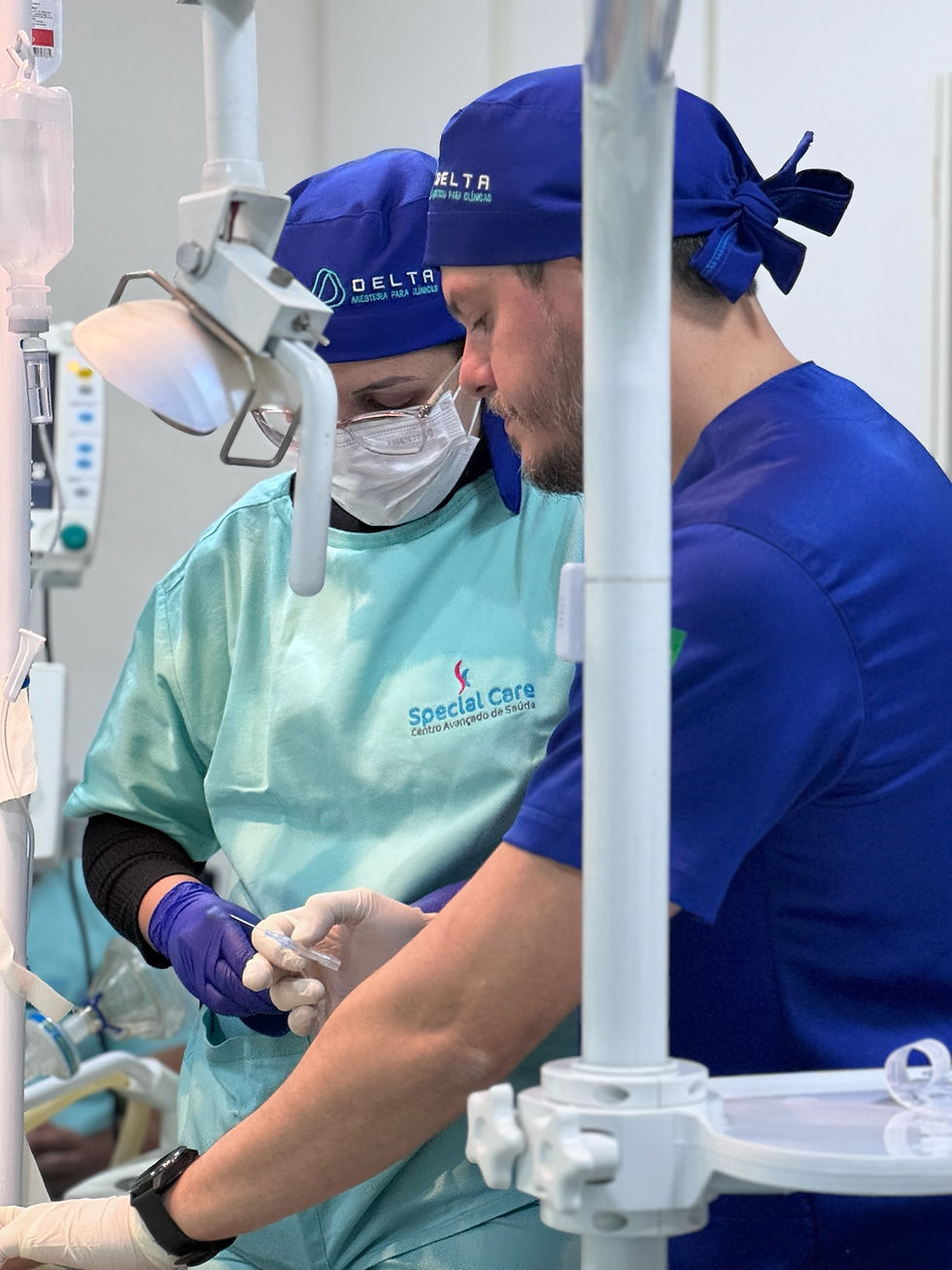 Entenda o que é sedação endovenosa multimodal, como funciona, indicações clínicas e vantagens para procedimentos ambulatoriais em consultório.