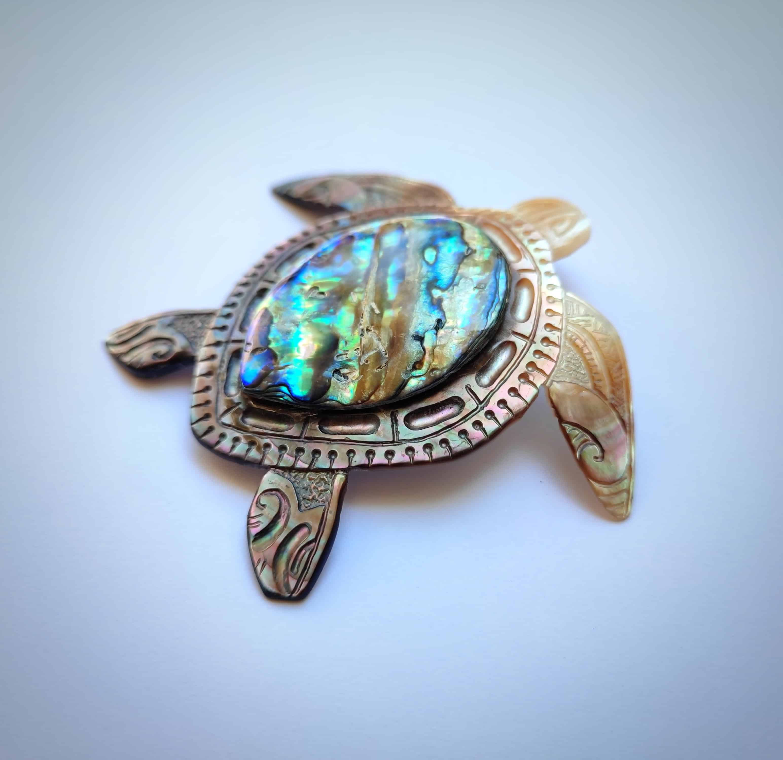 Tortue en nacre grise et nacre bleue