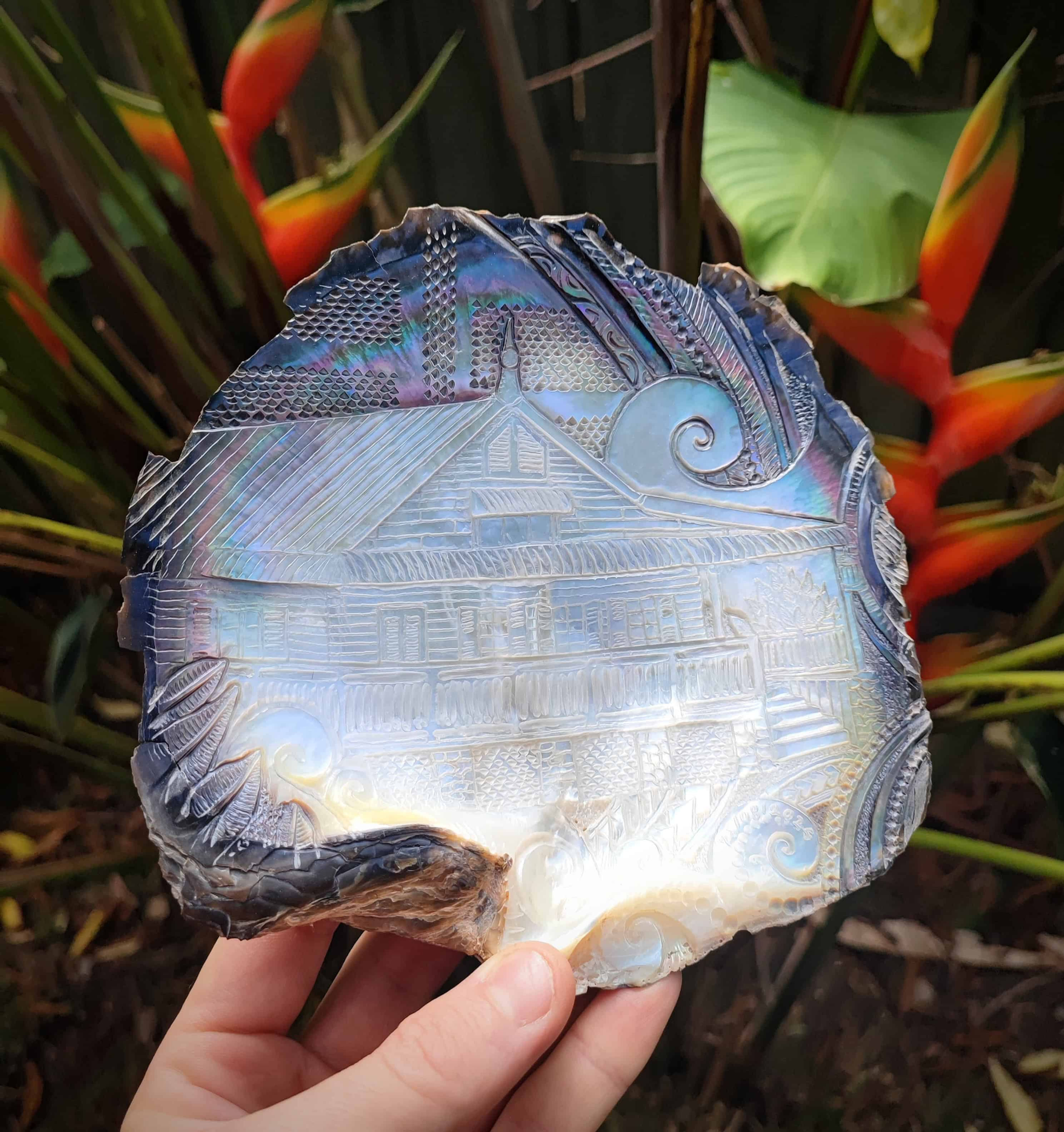 Coquille d'huître perlière gravée