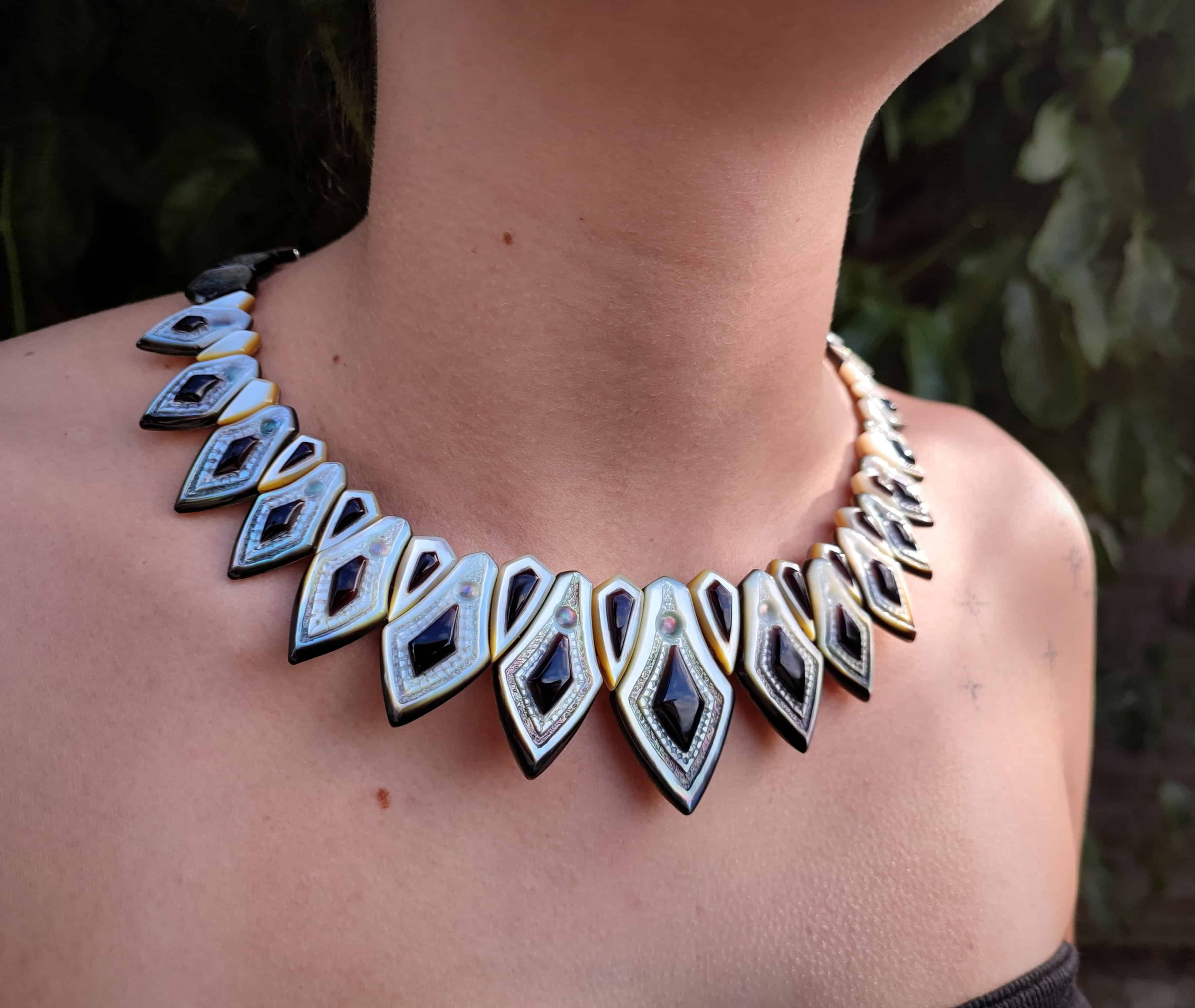 Tour de cou en nacre réversible trois couleurs