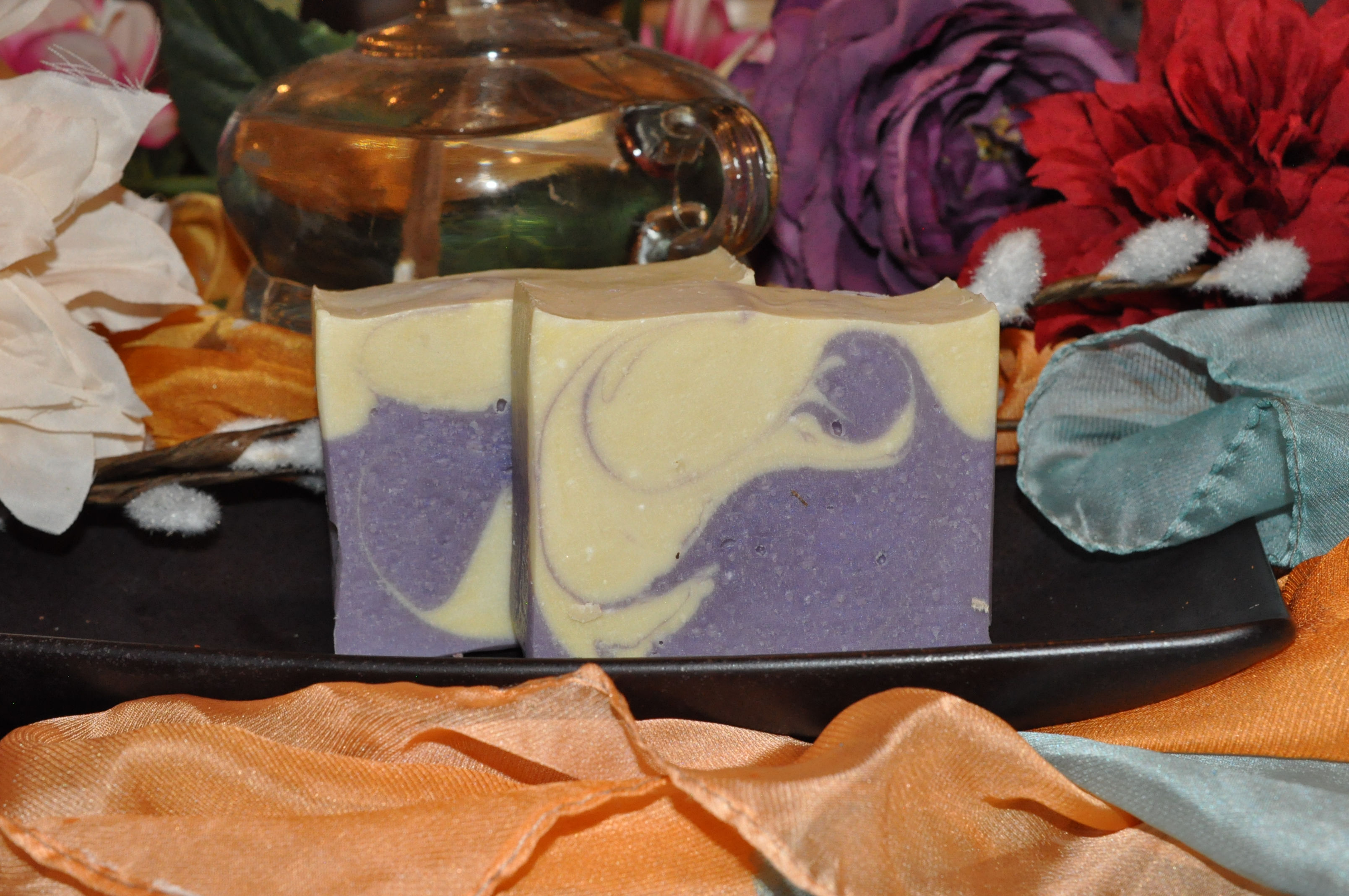 Savon artisanal marbré à la lavande française et miel.