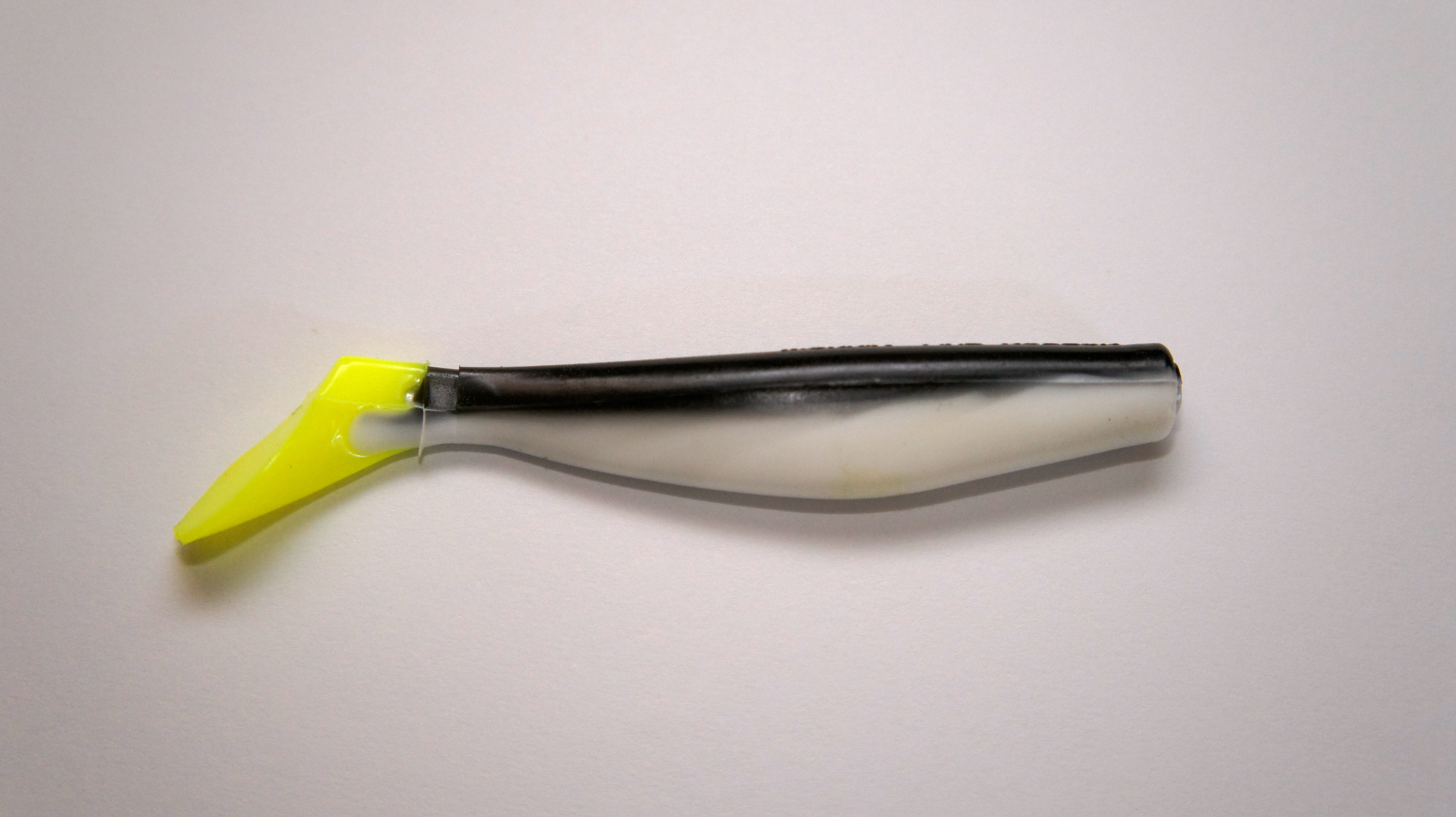 BM 57C - Shamu Chartreuse Tail