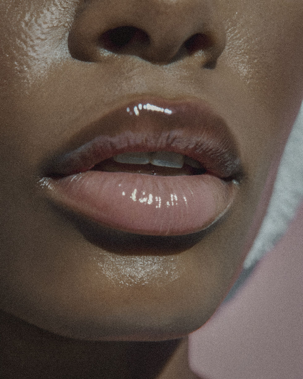 glossy_lips_closeup_wet_skin.jpg