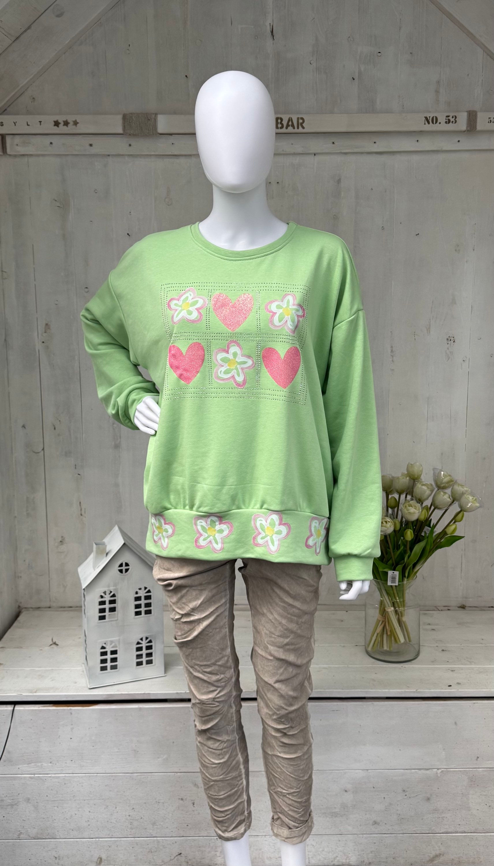 Sweatshirt mit Blumen und Glitzerherzen sowie eingeramten Glitzersteinchen