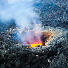 volcano-2111947_1920.jpg
