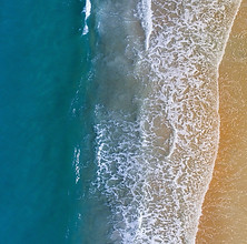 beach-2562563_1920.jpg