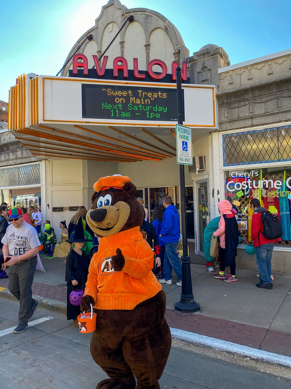 A&W Bear at Avalon