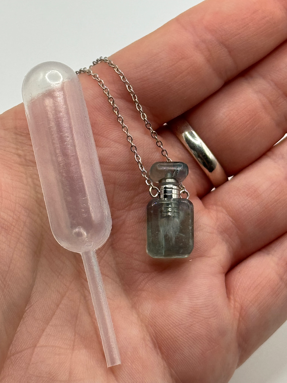 Thumbnail: Fluoriet flessenketting voor etherische olie of parfum 