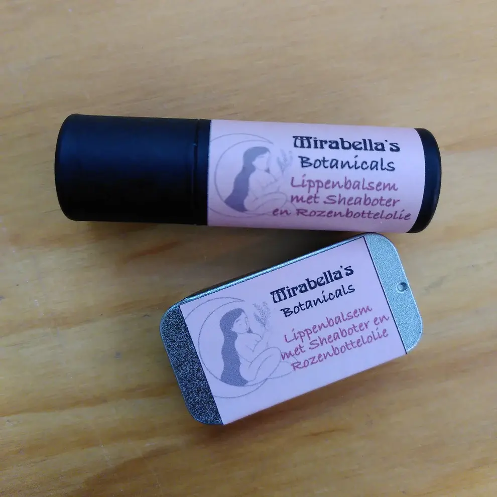 Lippenbalsem met Sheaboter en Rozenbottelolie - blikje OF koker