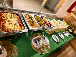 Buffet de massas com rondelli, nhoque, penne, molhos especiais e serviço completo para eventos.