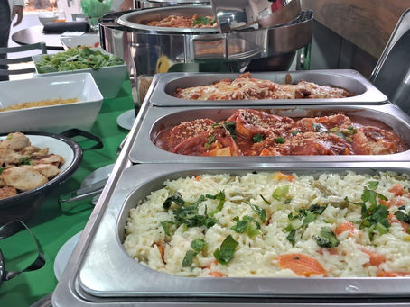 Buffet para Aniversário em Casa: Comodidade e Sabor para Celebrar com Quem Você Ama