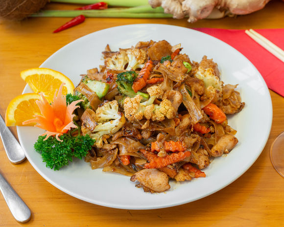 36_Traditional Thai Restaurant_Pad See-ew_(Thick Noodle)_1934_2880x2304.jpg