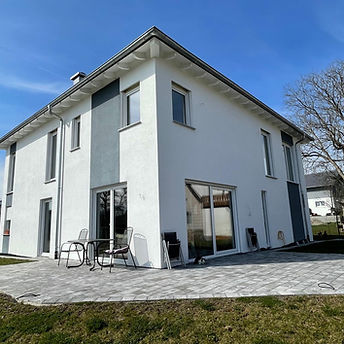 Außenansicht mit Terrasse.jpg