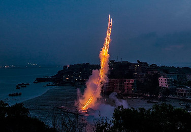 Cai Guo-Qiang - Sky Ladder