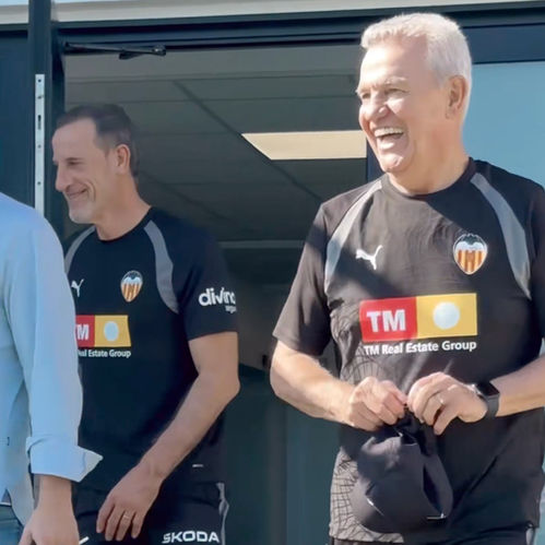 JAVIER AGUIRRE YA TRABAJA CON EL VALENCIA Y PREPARA SU REGRESO A LA LIGA